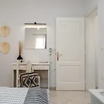 Erato Naxos 4*