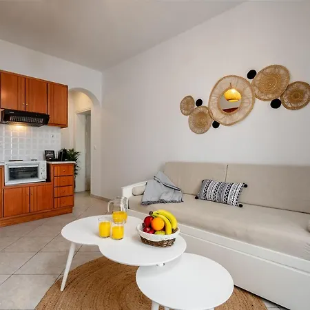 Erato Naxos Aparthotel 3*