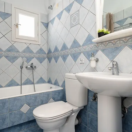 Erato Naxos 4*