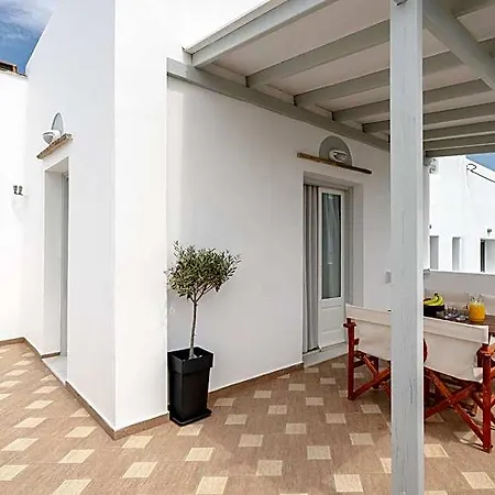 Erato Naxos Aparthotel 4*